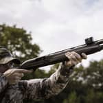Aimpoint Acro S-2 på hagegevär halvautomat