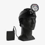 Lafayette Pro Light HL-35 pannlampa monterad på huvudställning med anslutet batteripack