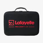 Stängt svart fodral med handtag och Lafayette Pro Light HL-50-logotyp