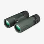Vortex Bantam HD 6,5x32 kikare visad i vinklad vy med grönt hölje och gröna linser