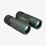 Vortex Bantam HD 6,5x32 kikare visad snett framifrån med grönt hölje och synliga frontlinser