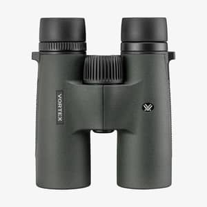 Vortex Triumph 10x42 kikare sedd framifrån med grön gummibeavering