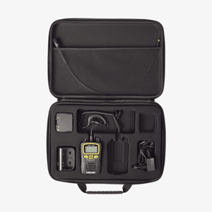 Lafayette DC-31 Smart+ jaktpaket med jaktradio, laddare och headset i en skyddande svart väska.