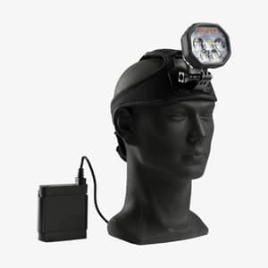 Lafayette Pro Light HL-35 pannlampa monterad på huvudställning med anslutet batteripack
