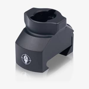 Svart Spartan Picatinny-adapter sett snett framifrån med logotyp för montering av benstöd.