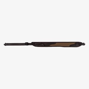 Brun Blaser gevärsrem i canvas med läderdetaljer, bred axelplatta med Blaser-logga och justerbar rem med spänne, sedd rakt framifrån i full längd