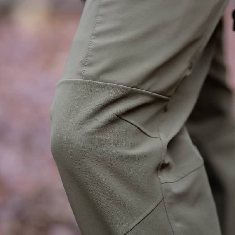 Blaser Herrbyxor Strike WP Mörk Olivgrön På Modell 1