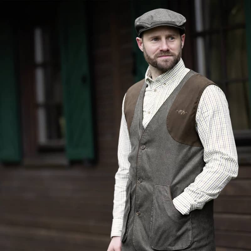 Blaser Herrväst Vintage Wing Olivgrön Melange Svart På Modell 2