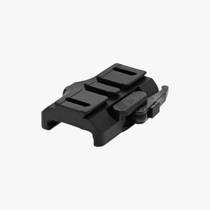 aimpoint-acro-qd-faste-22mm-vinklad Svart Aimpoint ACRO QD snabbfäste 22 mm mot vit bakgrund fotograferad i vinkel