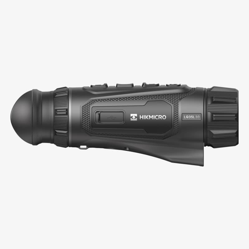 Sidovy av Hikmicro Lynx LQ35L 3.0 termisk monokulär med synlig USB-port och logotyp.