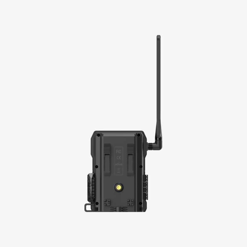 Baksidan av HIKMICRO M15 4G åtelkamera som visar monteringsfästen och antenn.