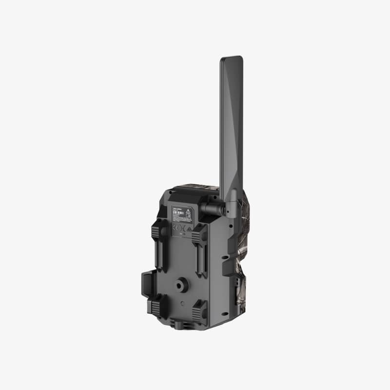 Baksidan av Hikmicro T16 viltkamera med uppfälld antenn och fästen för remmar.