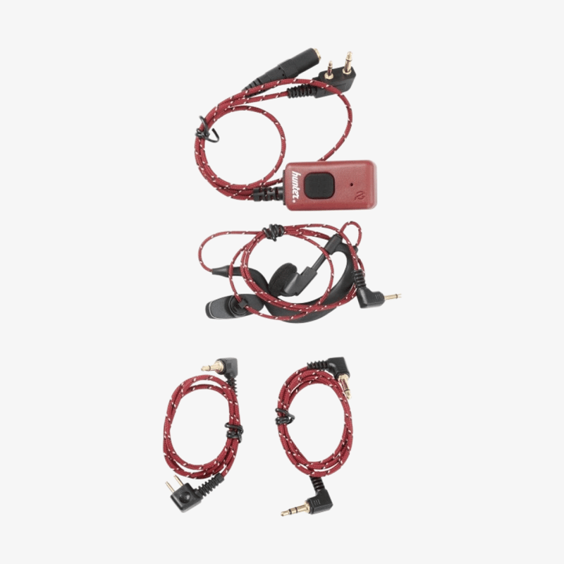 hunter-miniheadset-os-multi-front Hunter Miniheadset OS-Multi med rödflätade kablar, PTT-knapp och hörselsnäcka sedd framifrån.