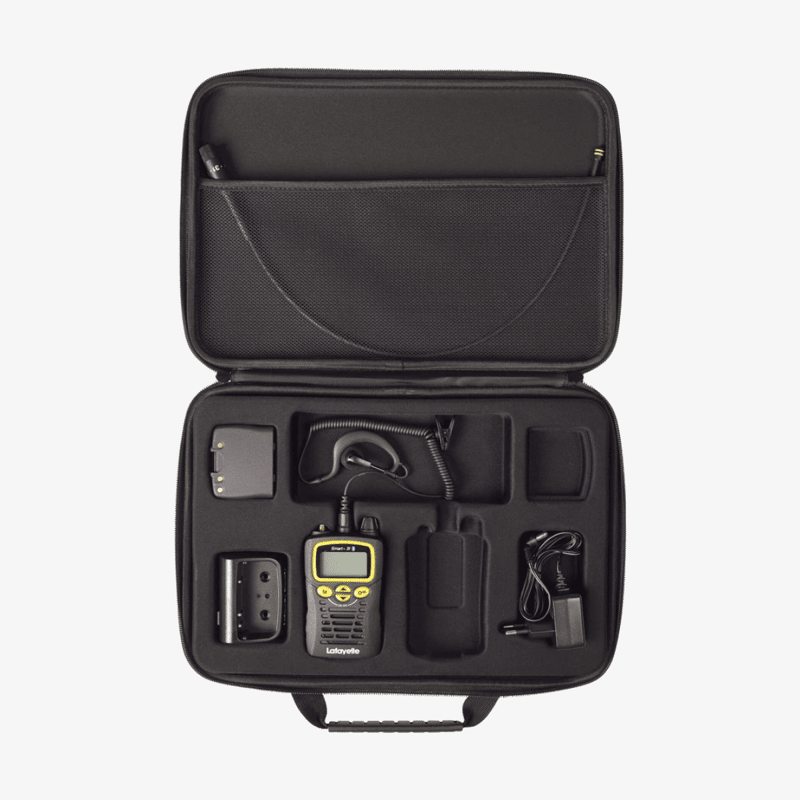 Lafayette DC-31 Smart+ jaktpaket med jaktradio, laddare och headset i en skyddande svart väska.