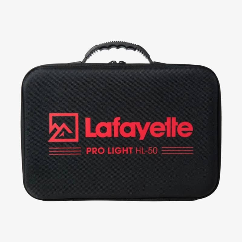 Stängt svart fodral med handtag och Lafayette Pro Light HL-50-logotyp